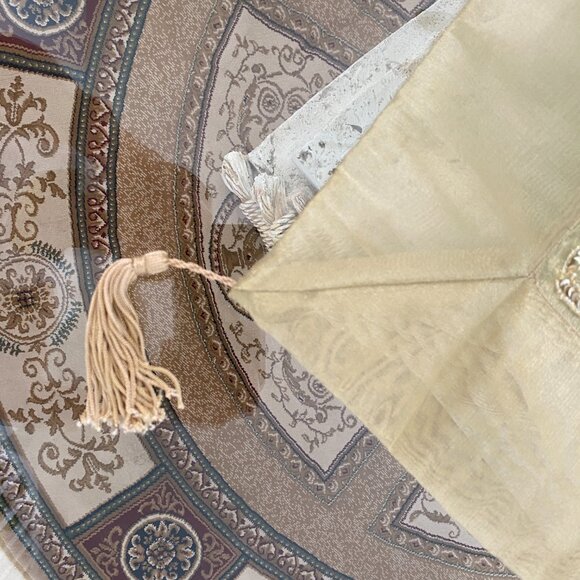 Gold Colored Table Runner / Overlay (Flowers & Cherub Vase Not Included) - Picture 8 of 8